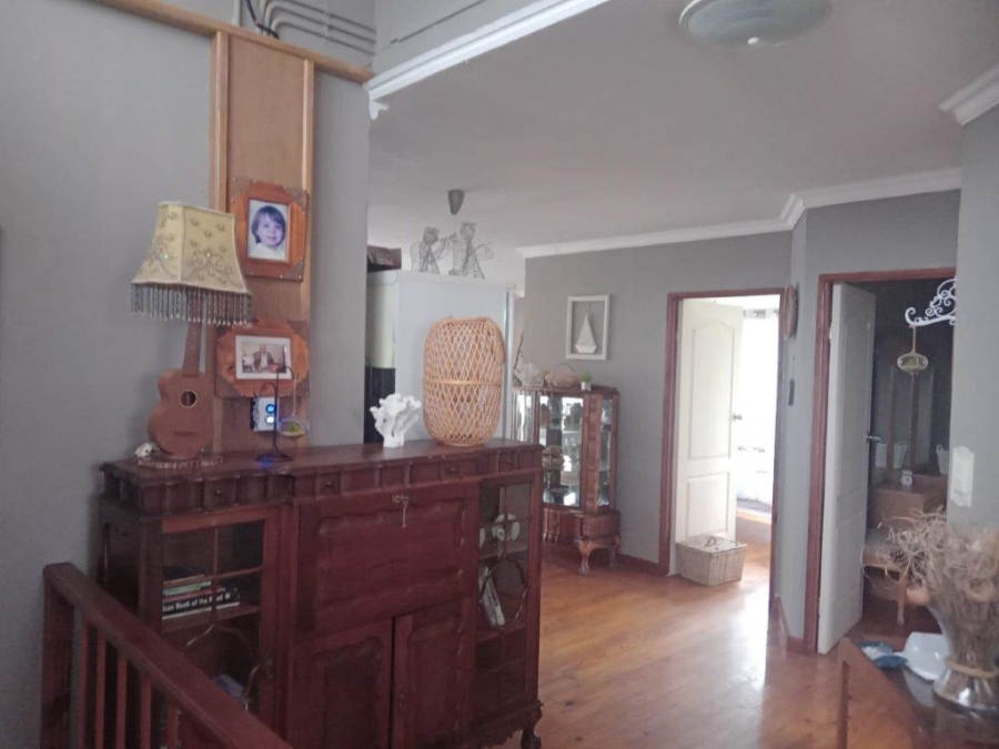 6 Bedroom Property for Sale in Paradise Beach Eastern Cape